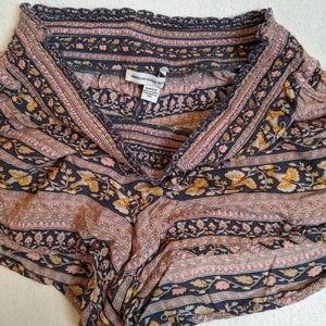 American Eagle pattern shorts